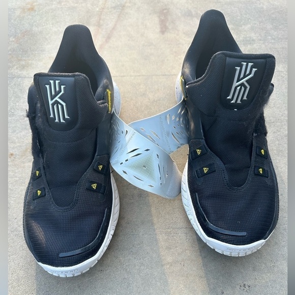 Nike Kyrie Low 3 Team Black Wolf Gray Size 10 - Picture 6 of 8